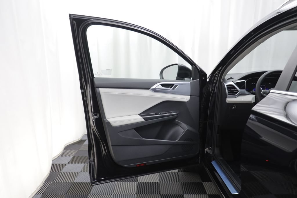 New 2026 Volkswagen Taos SE AWD/4WD image 5