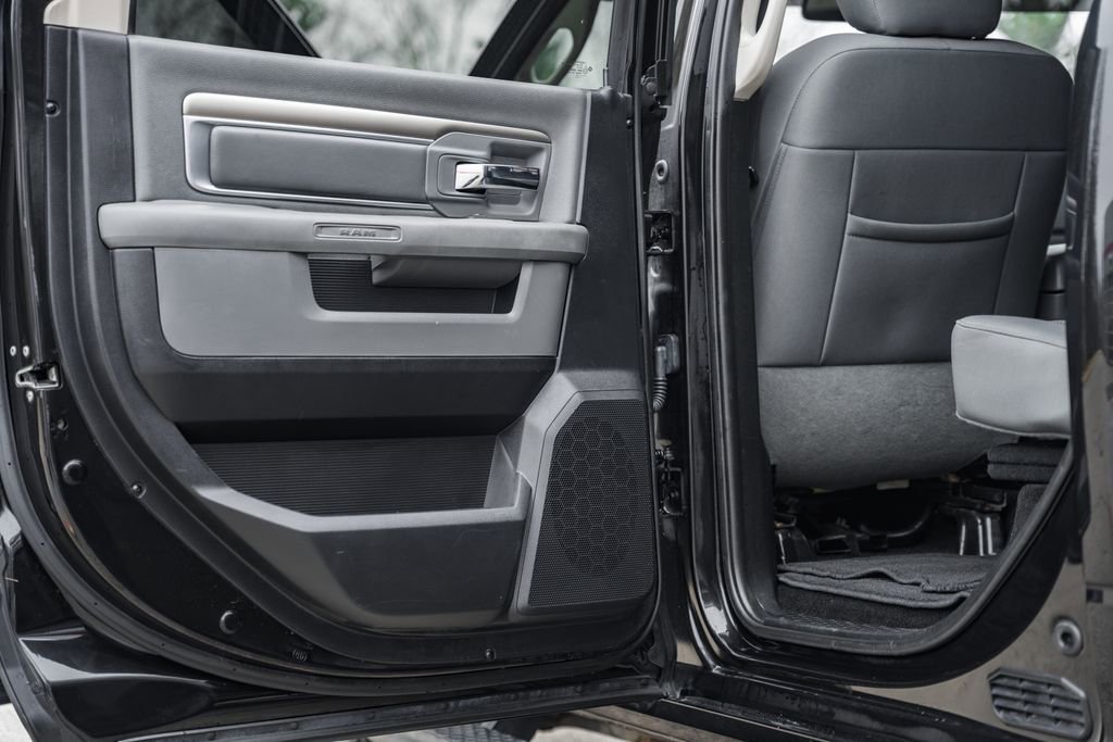 Used 2016 RAM 2500 Big Horn w/ Black Appearance Group image 44