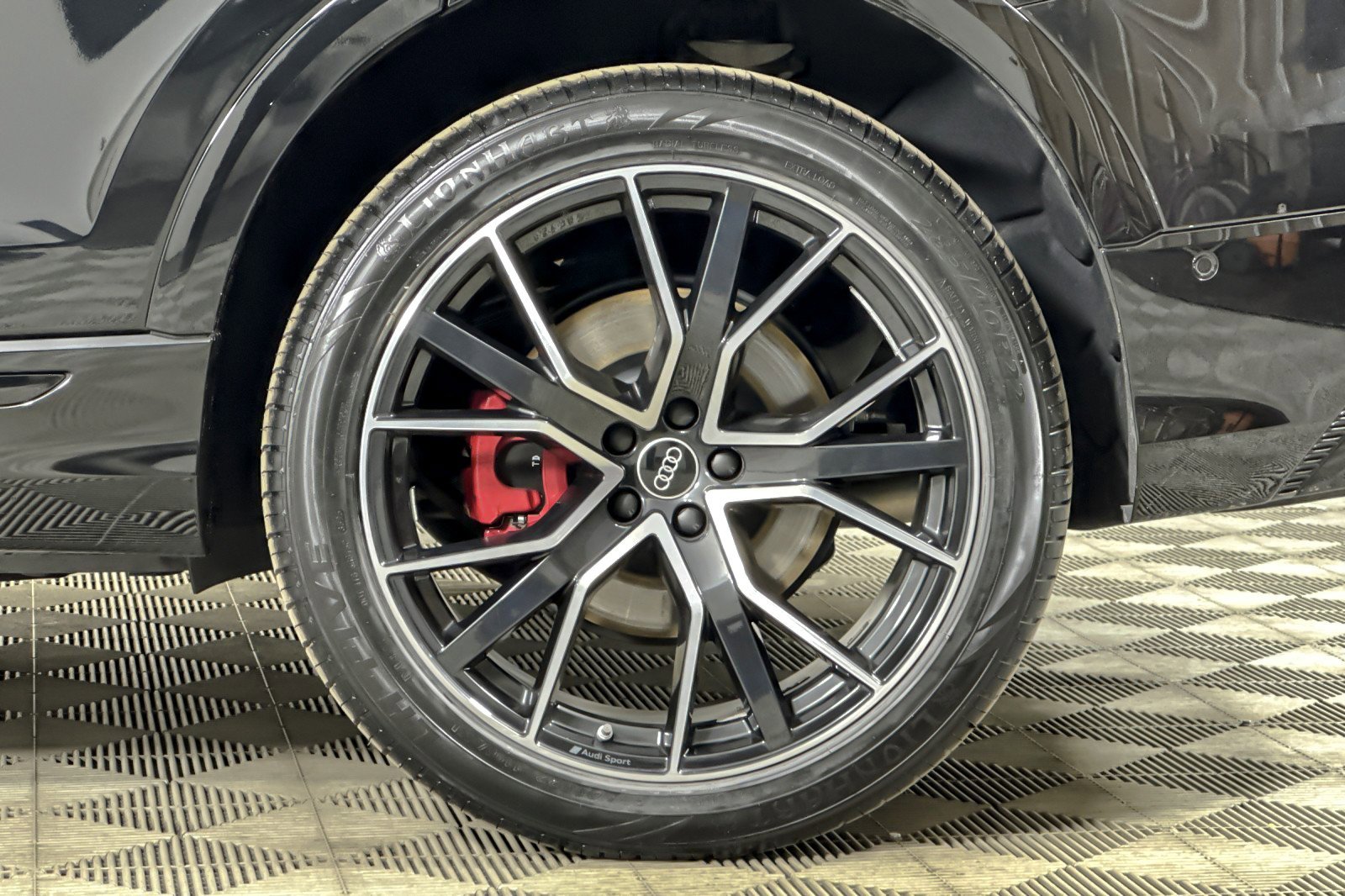 Used 2022 Audi Q8 Premium Plus w/ Premium Plus Package image 25