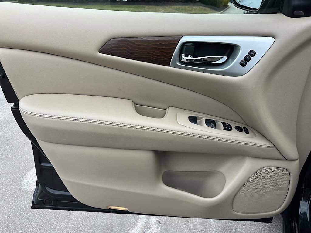 Used 2018 Nissan Pathfinder Platinum image 19
