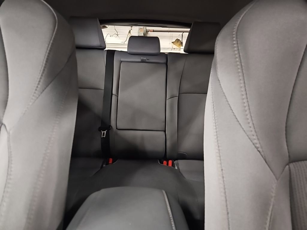 Used 2023 Toyota Venza LE image 15