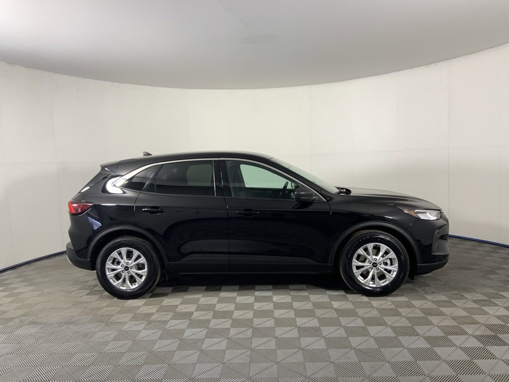 Used 2023 Ford Escape Active image 2