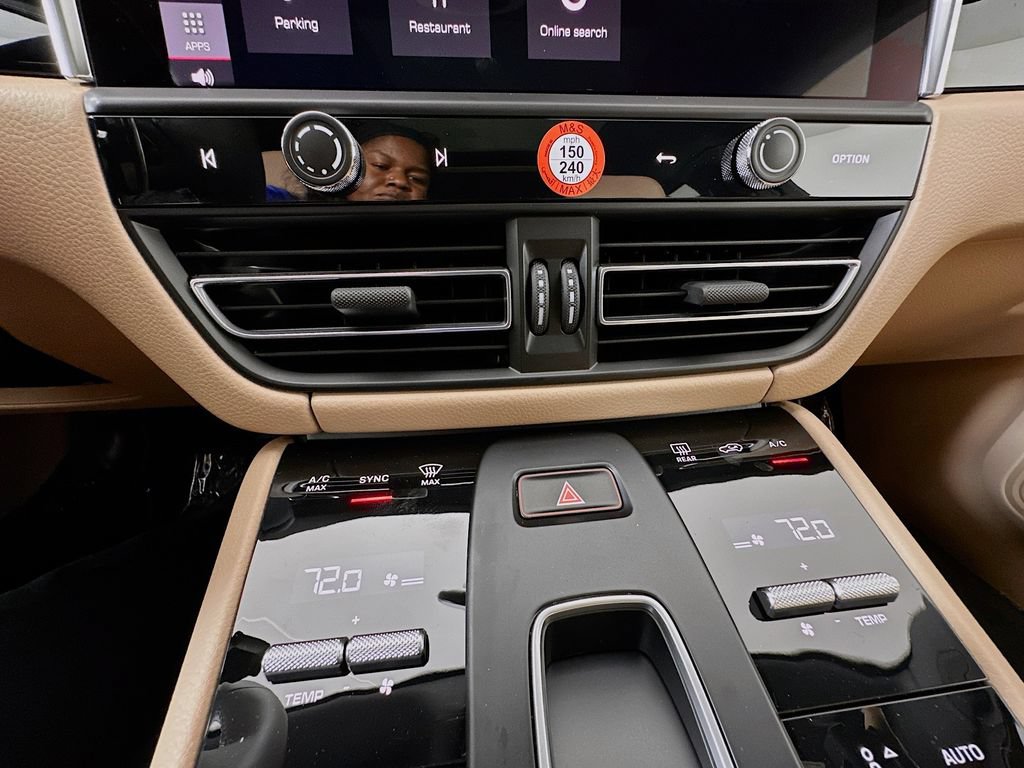 Certified 2026 Porsche Macan AWD/4WD image 18