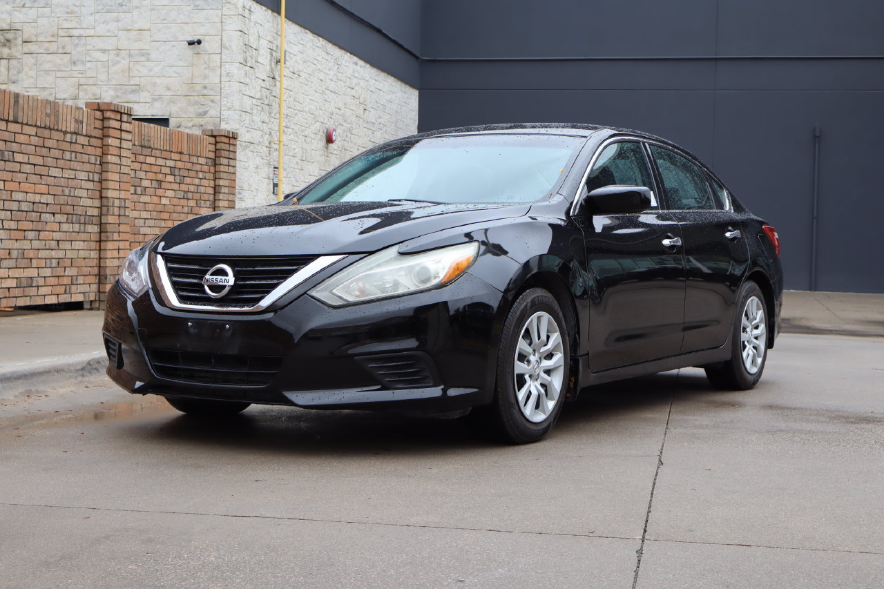 Used 2017 Nissan Altima 2.5 S w/ Power Driver Seat Package FWD image 2