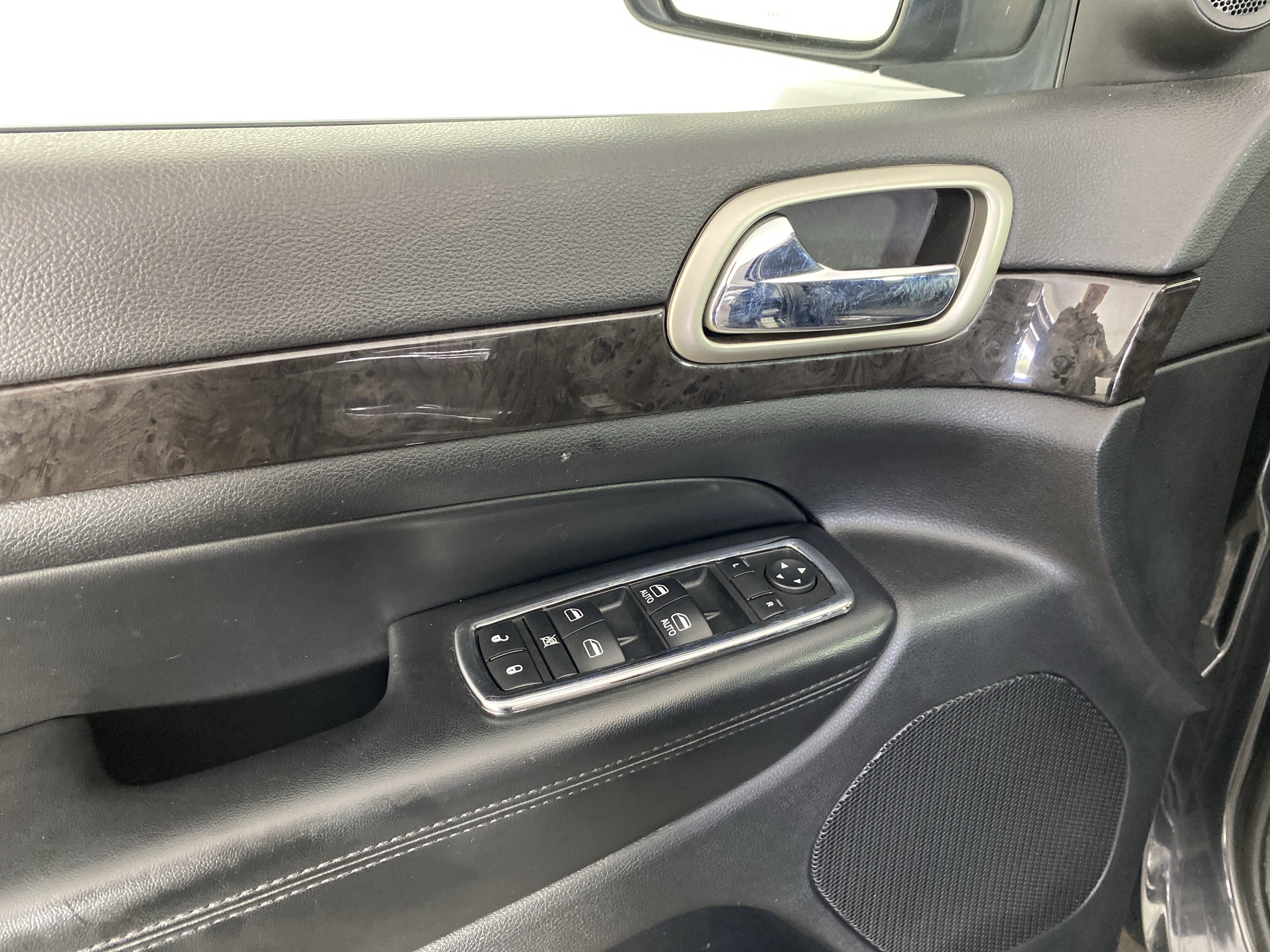 Used 2011 Jeep Grand Cherokee Laredo AWD/4WD image 10