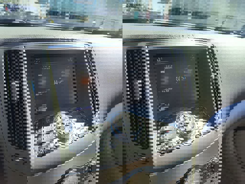 Used 2010 INFINITI G37 Journey w/ Premium Pkg image 16