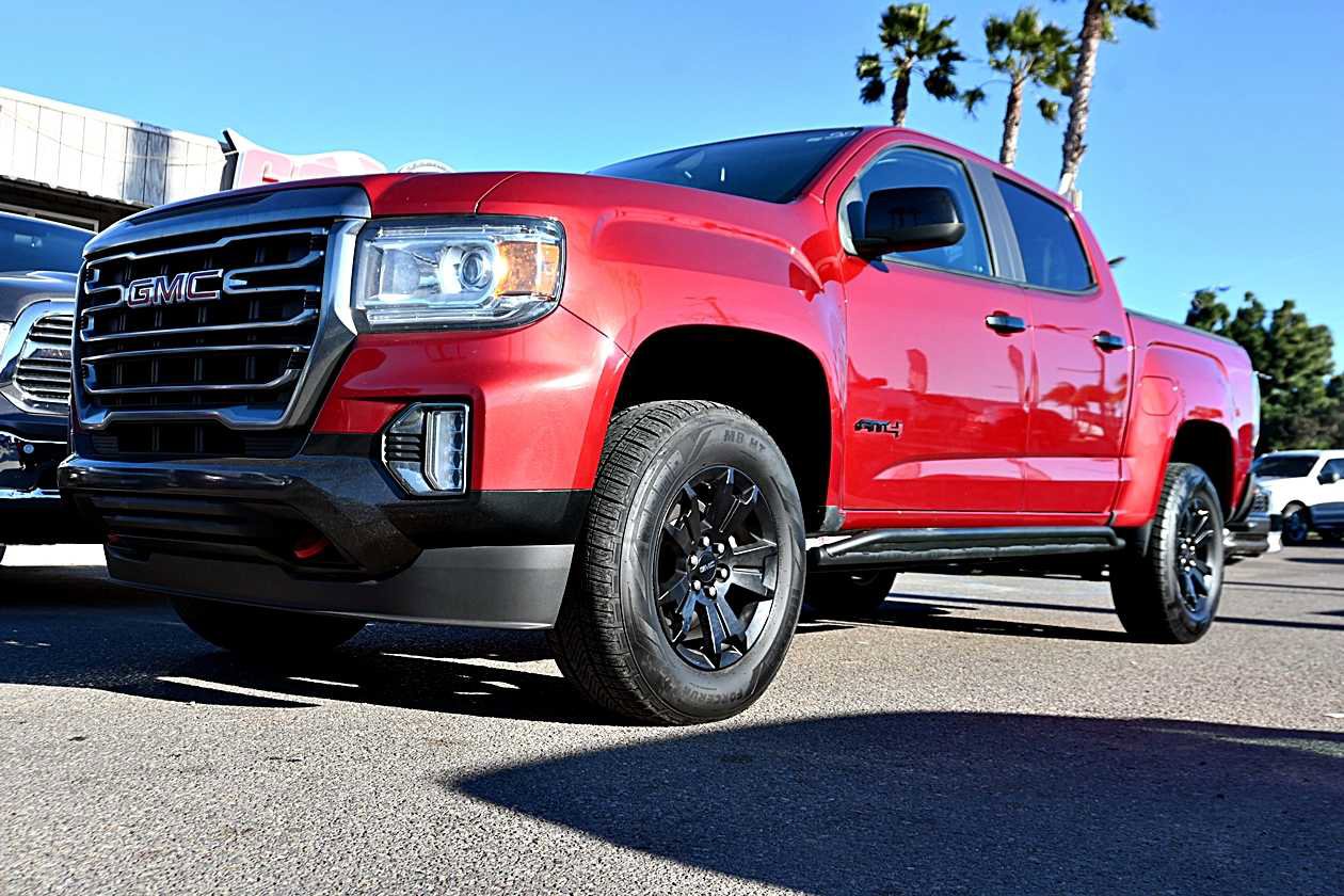 Used 2022 GMC Canyon AT4 image 1