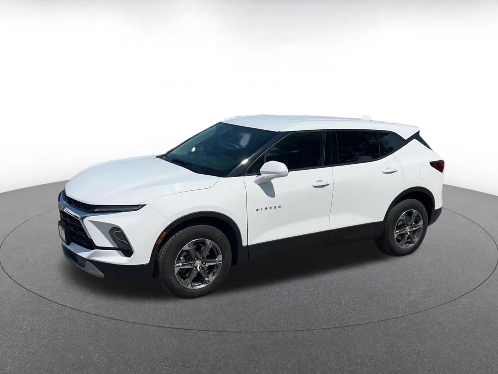 Used 2025 Chevrolet Blazer LT FWD image 8