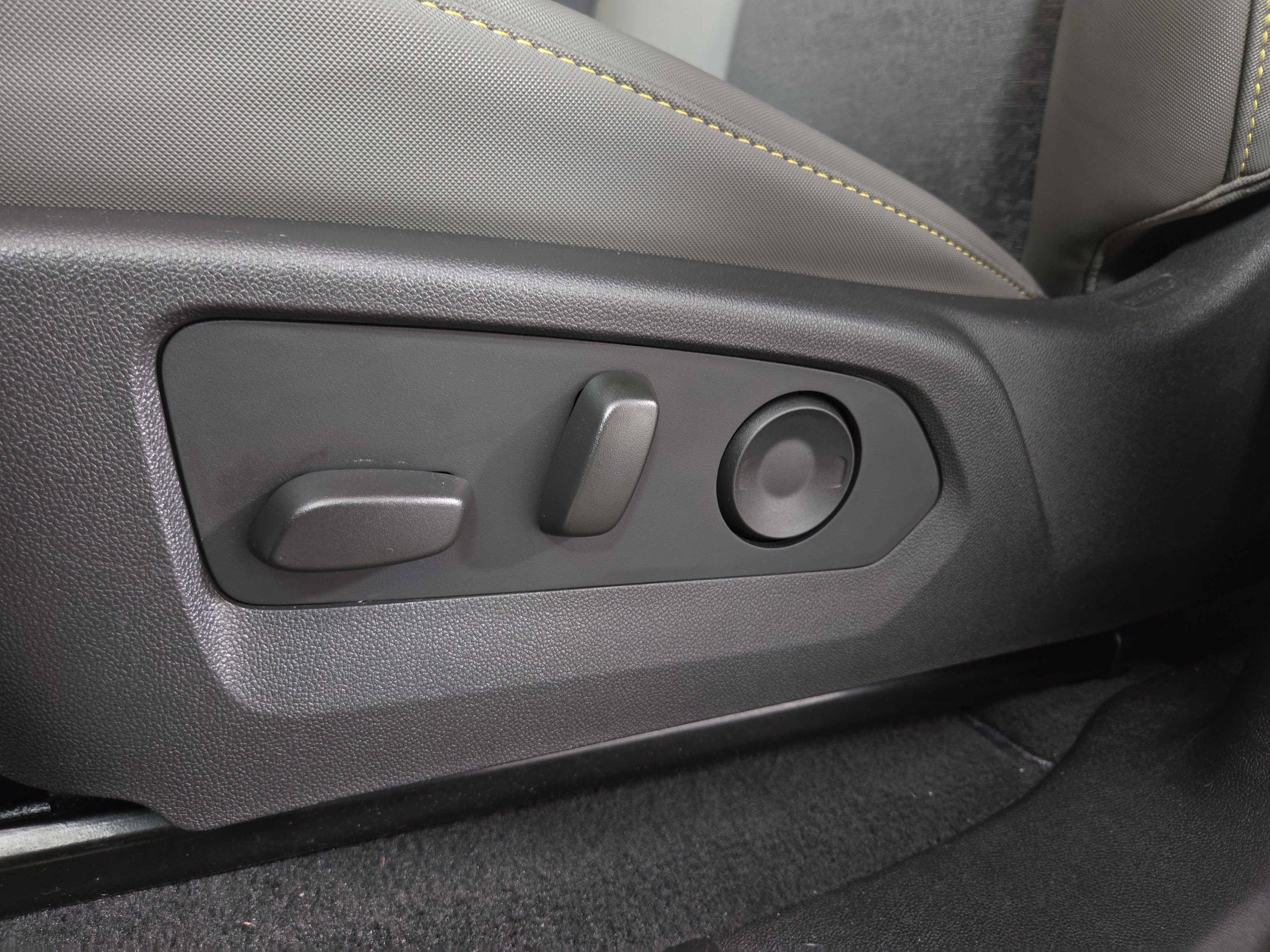 Used 2024 Chevrolet Colorado ZR2 w/ Safety Package AWD/4WD image 30