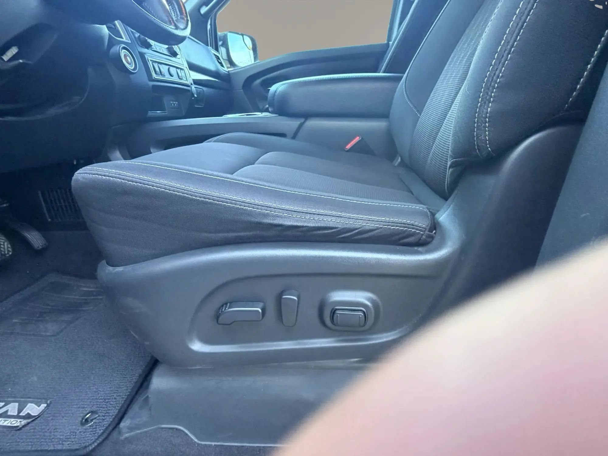 Used 2019 Nissan Titan SV w/ SV Convenience Package RWD image 20