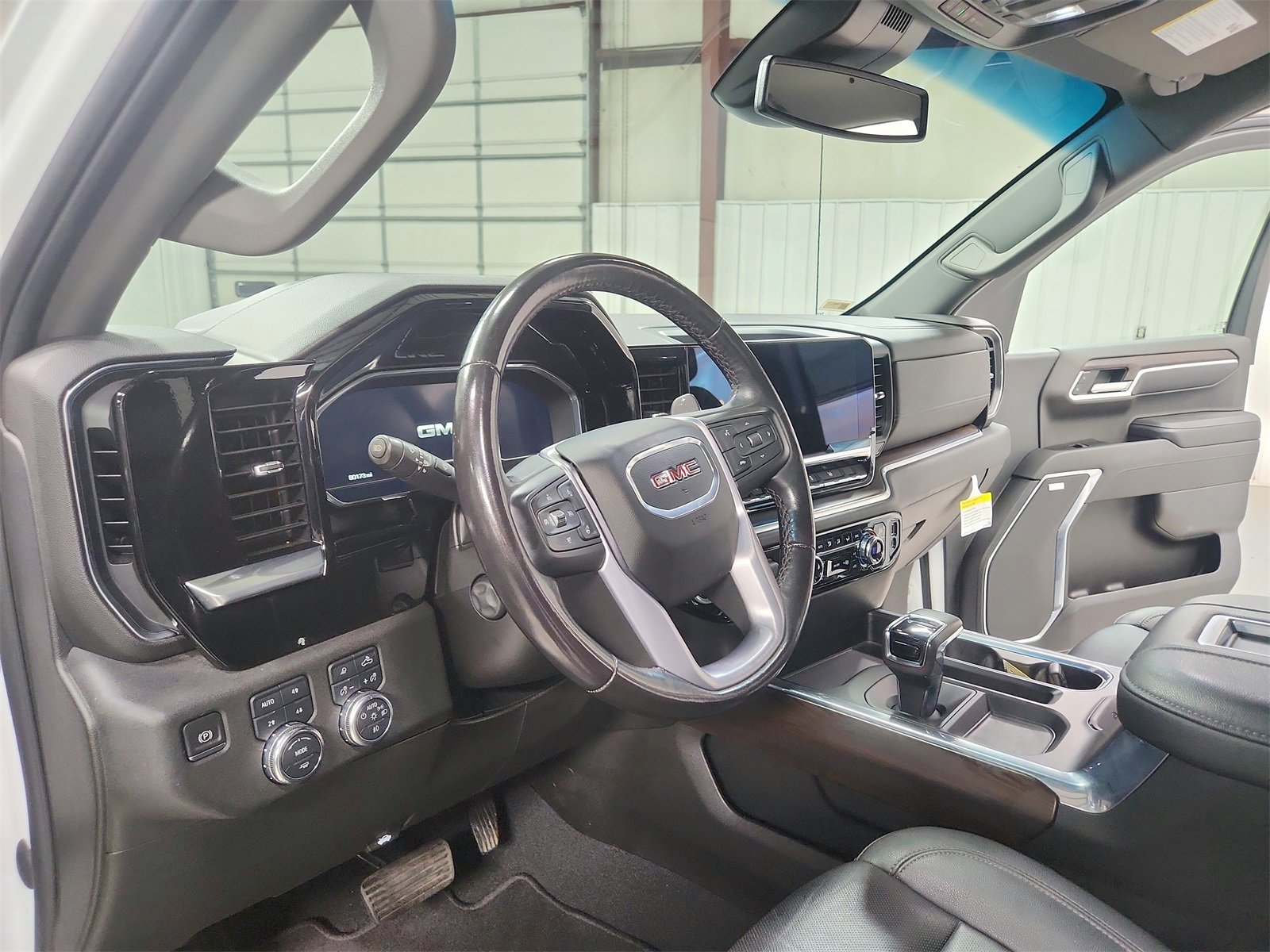 Used 2022 GMC Sierra 1500 SLT w/ SLT Premium Plus Package image 18