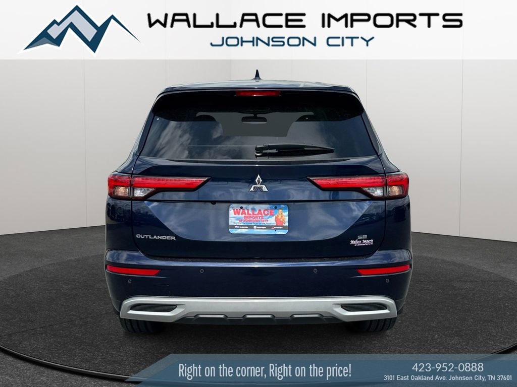 Used 2023 Mitsubishi Outlander SE video 4