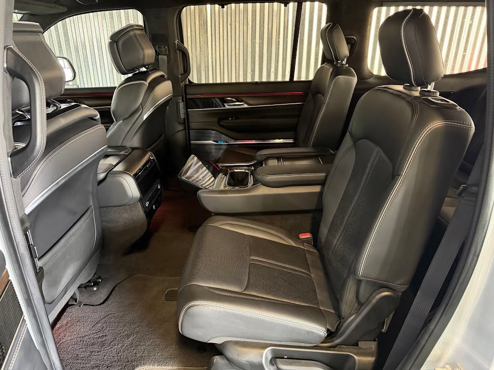 Used 2022 Jeep Grand Wagoneer Series II w/ Premium Group II AWD/4WD image 17