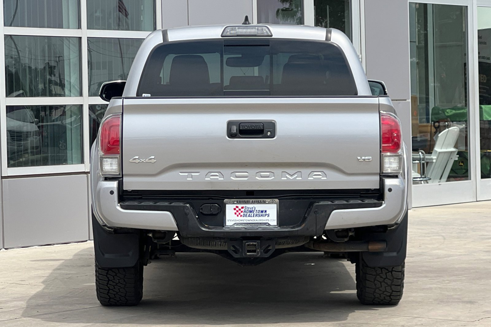 Used 2018 Toyota Tacoma Limited image 5