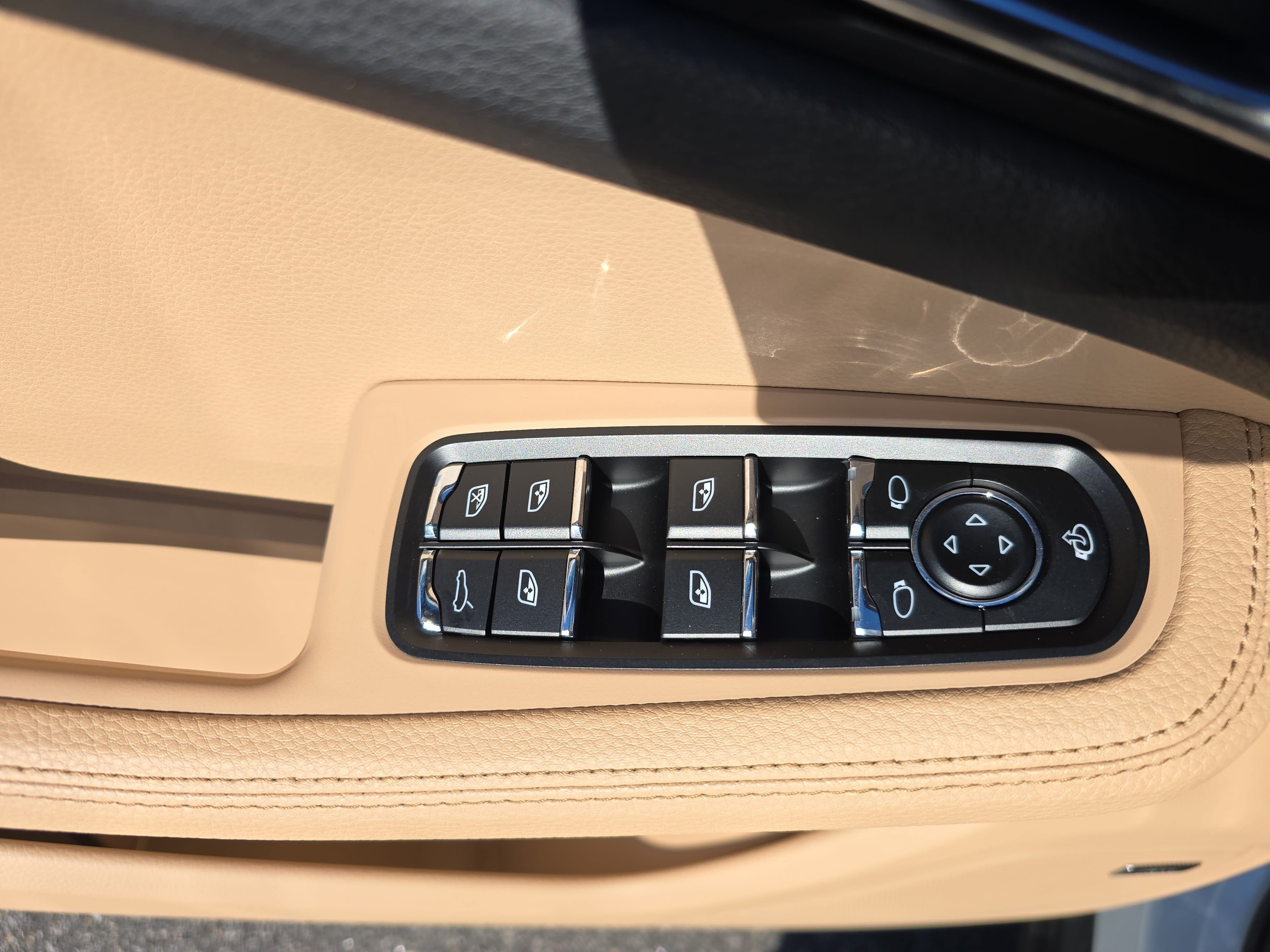 Used 2022 Porsche Macan Base image 26