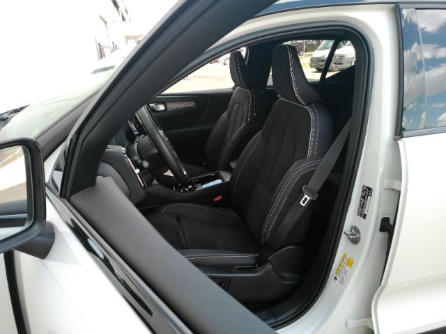 Used 2022 Volvo XC40 P8 Recharge Plus AWD/4WD image 14