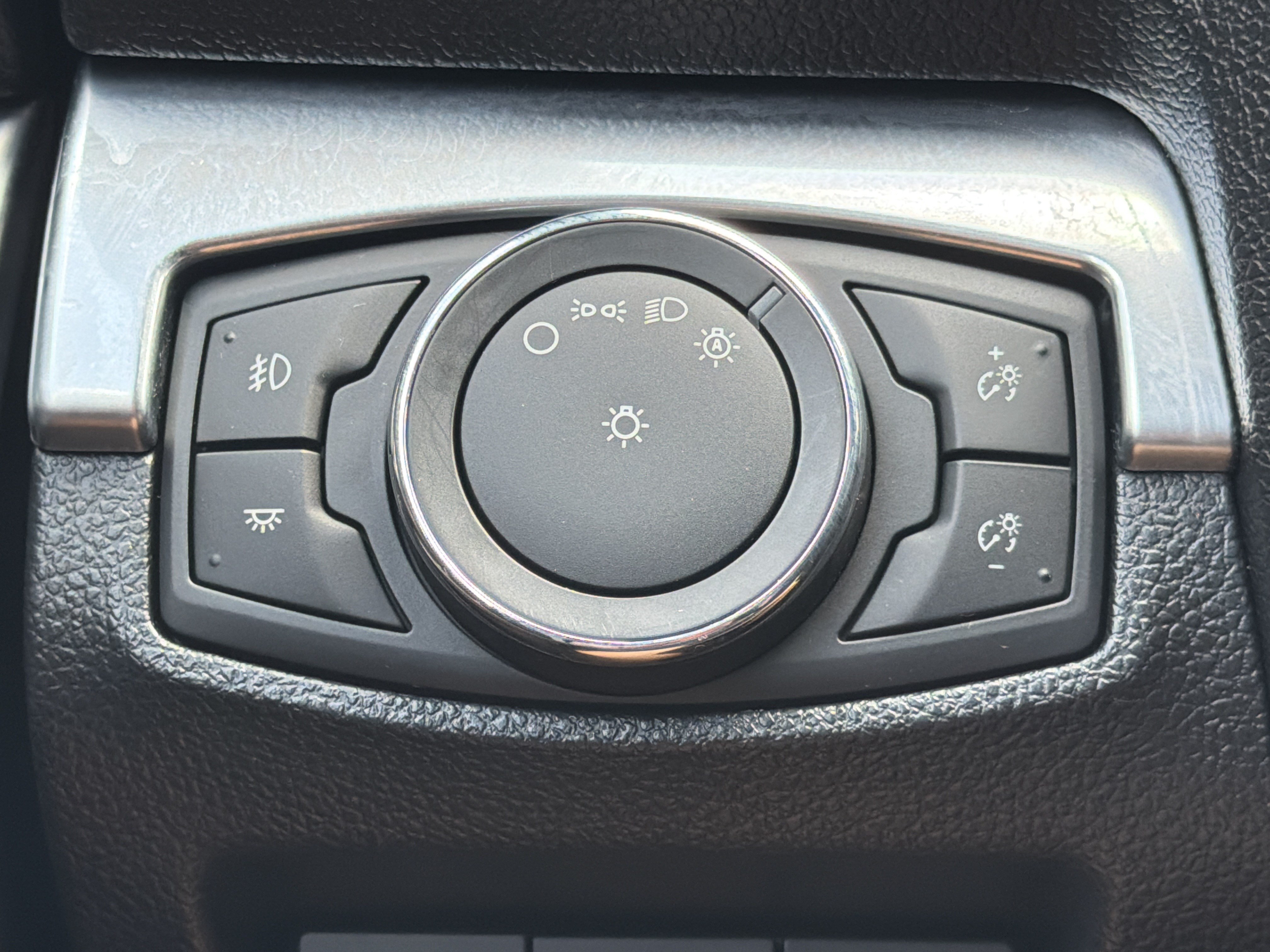 Used 2018 Ford Explorer Limited FWD image 12