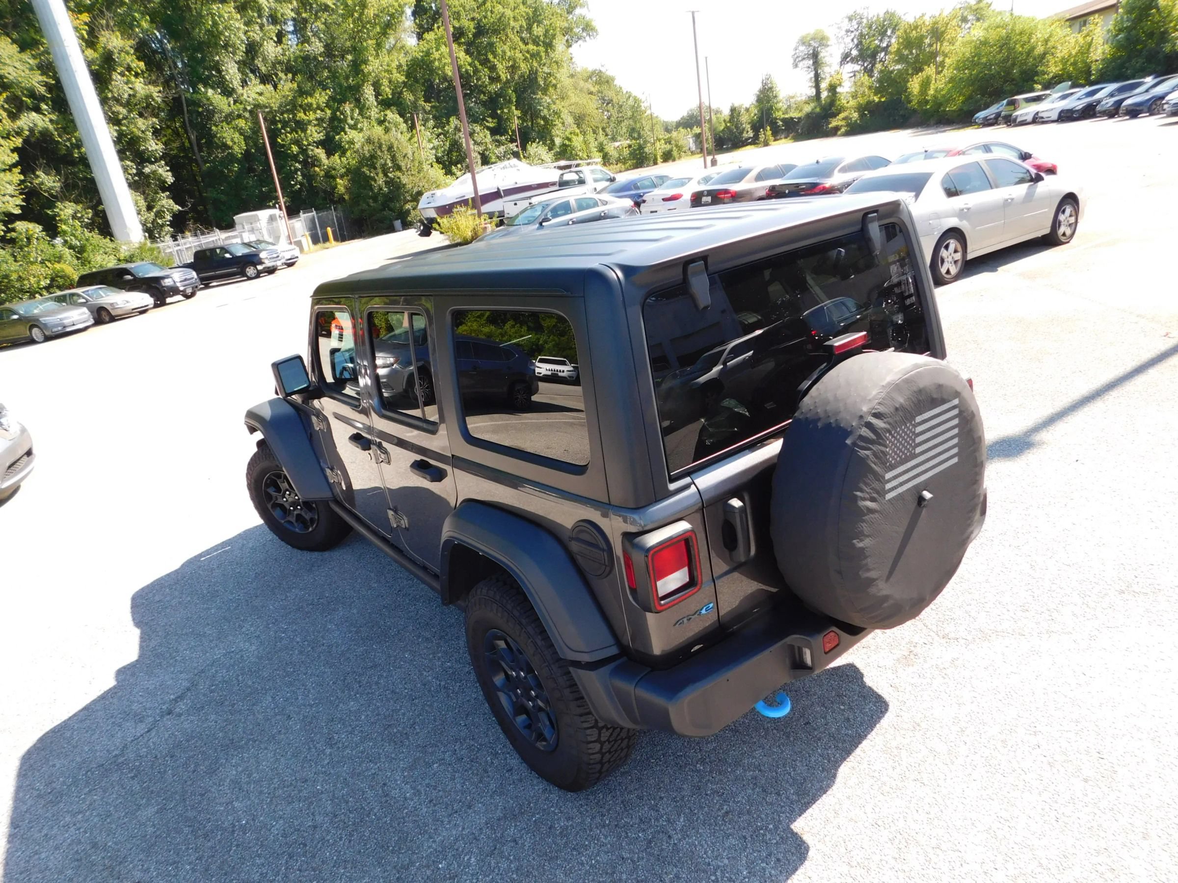 Used 2023 Jeep Wrangler Unlimited w/ Cold Weather Group AWD/4WD image 7