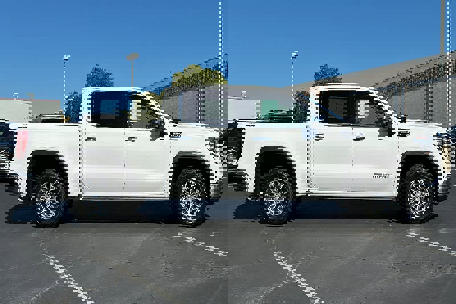 Used 2025 GMC Sierra 1500 SLT image 6