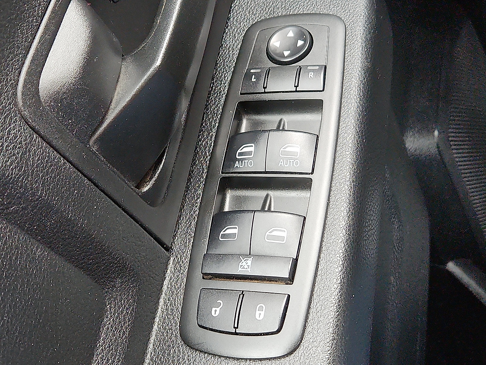 Used 2014 RAM 2500 Tradesman w/ Chrome Appearance Group AWD/4WD image 16