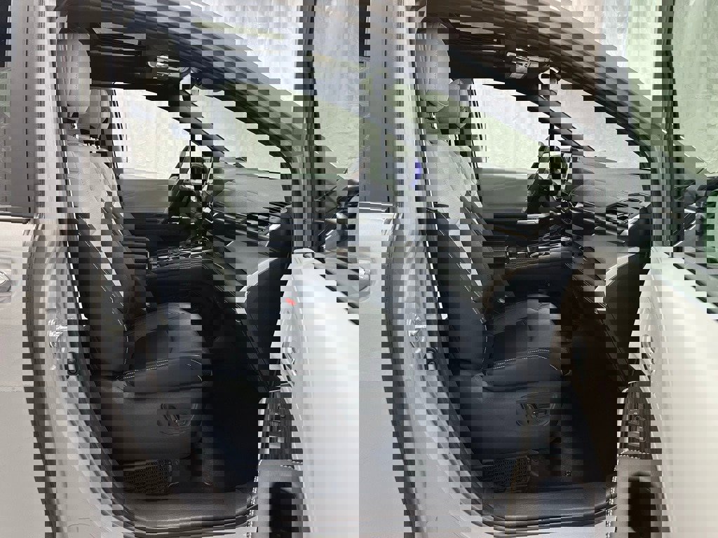 Used 2025 Toyota Sienna XSE image 63