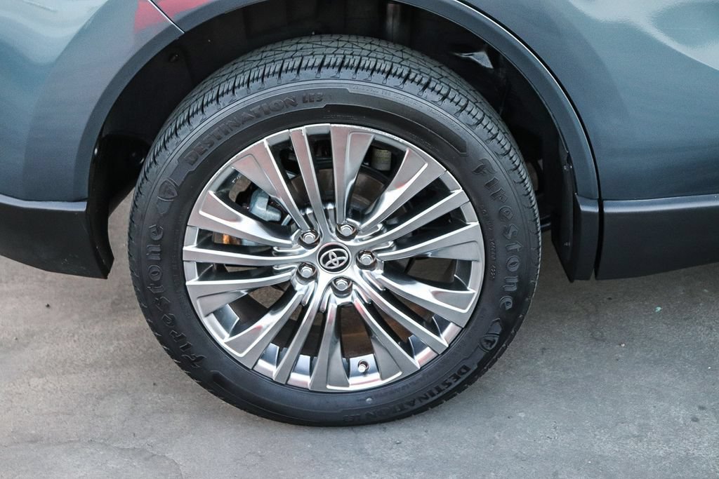 Used 2022 Toyota Venza Limited AWD/4WD image 12
