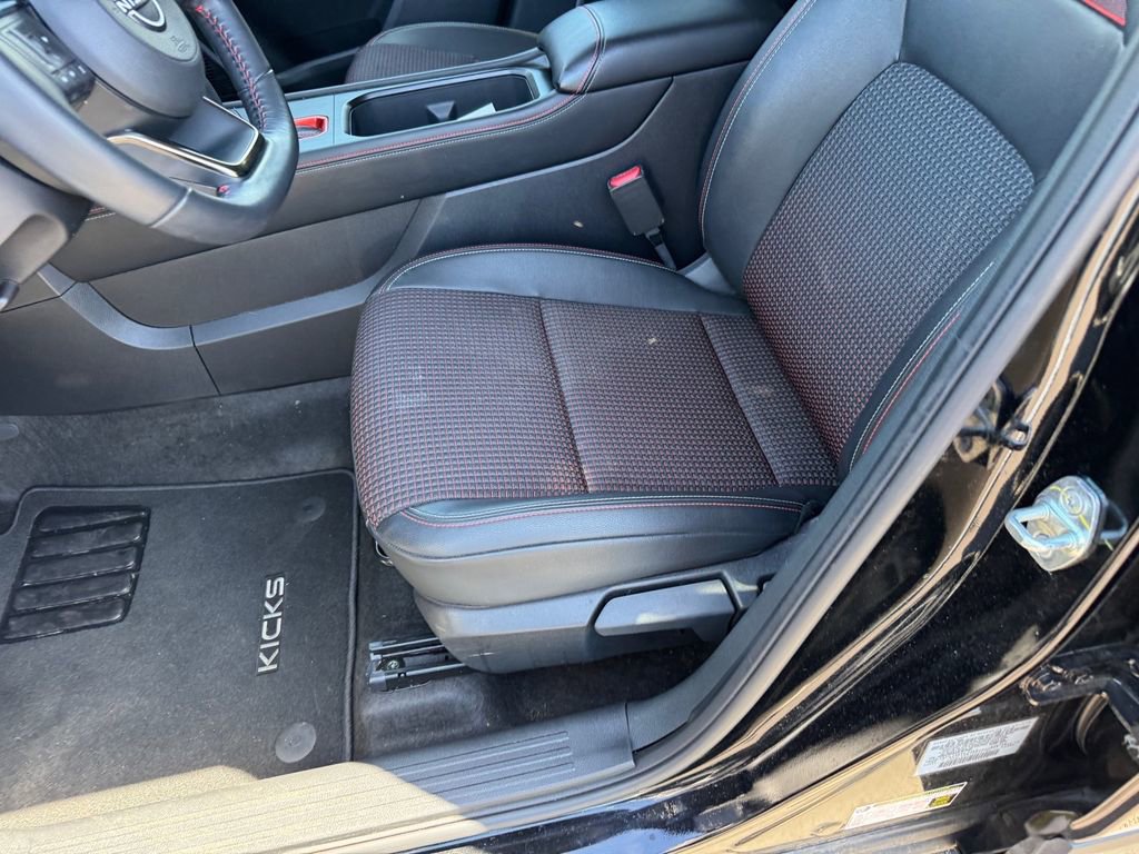 Used 2025 Nissan Kicks SR AWD/4WD image 8