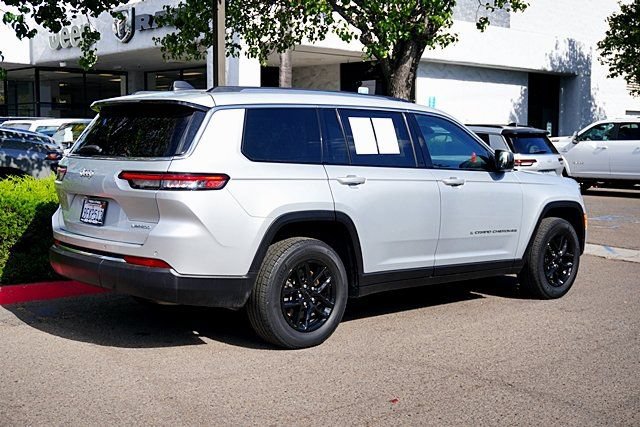 Used 2023 Jeep Grand Cherokee L Laredo RWD image 9