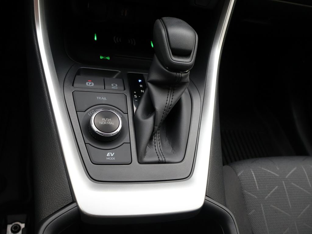Used 2025 Toyota RAV4 XLE image 34