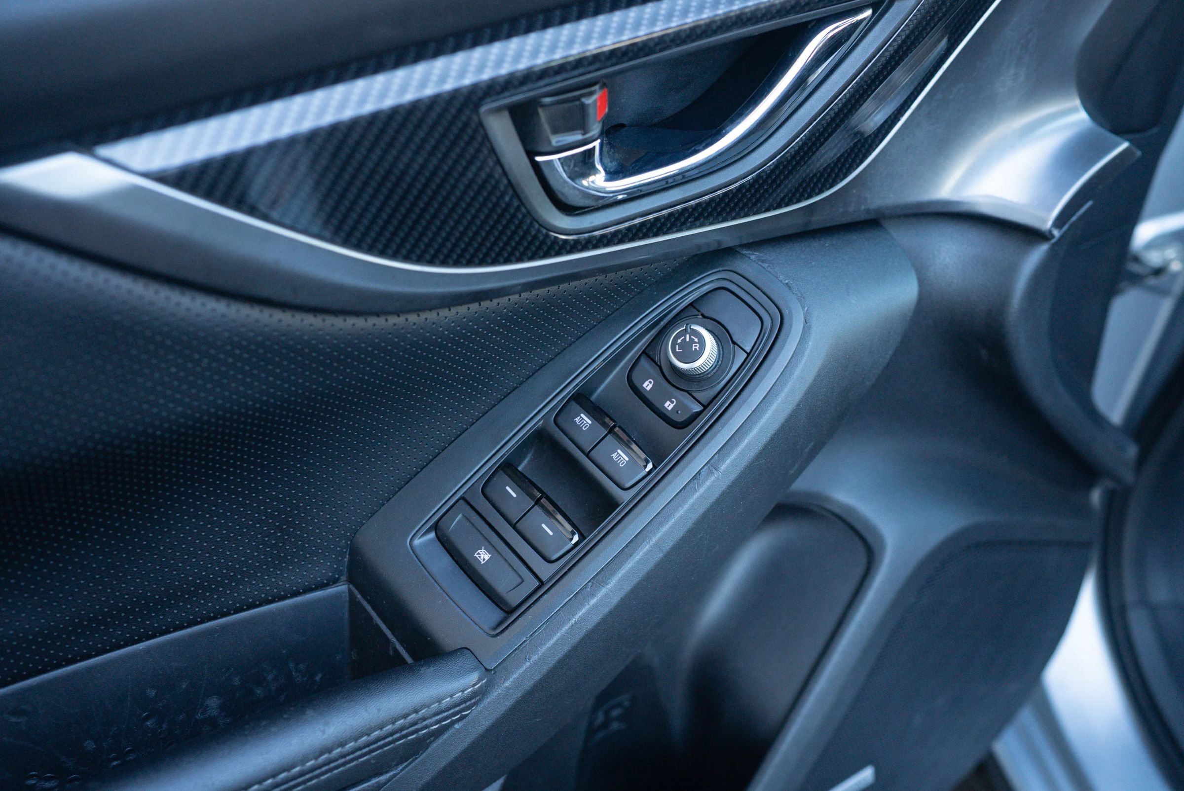 Used 2017 Subaru Impreza 2.0i Limited image 32