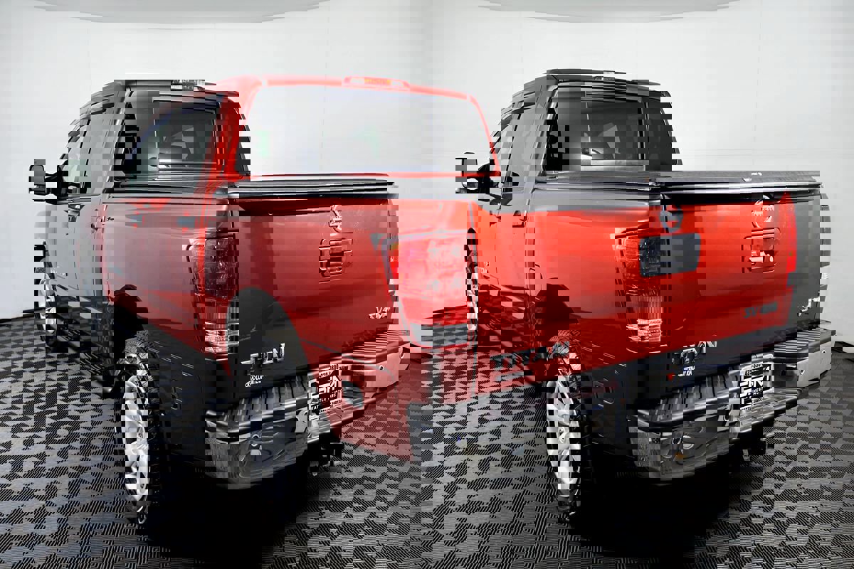 Used 2015 Nissan Titan SV image 13