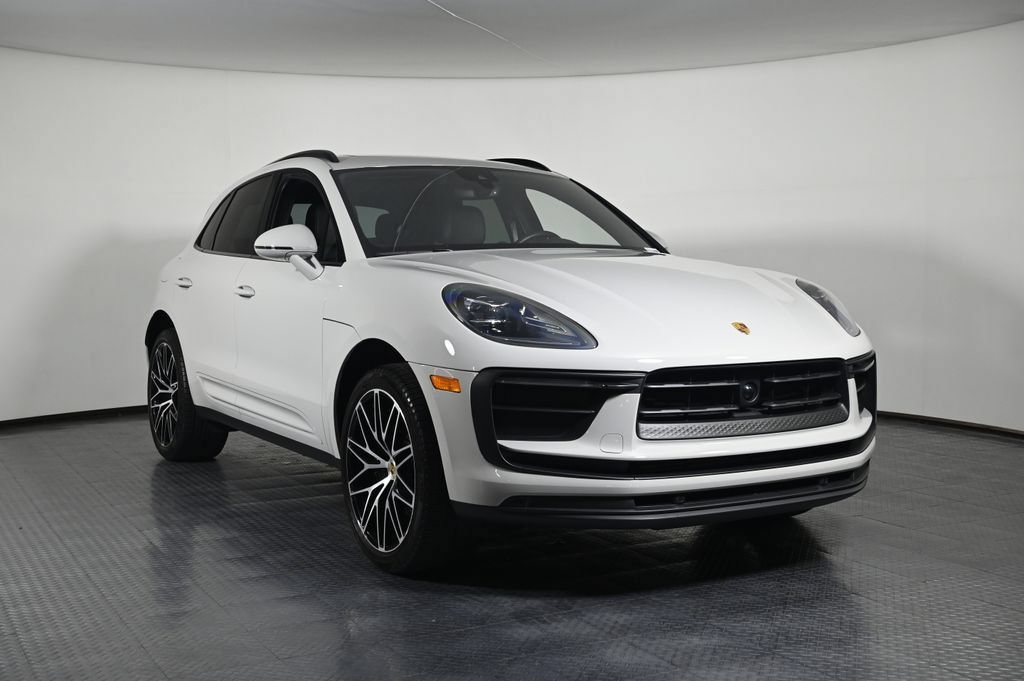 Certified 2023 Porsche Macan AWD/4WD image 9