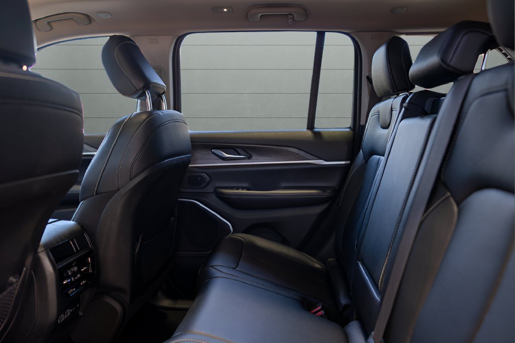 Used 2023 Jeep Grand Cherokee 4WD 4xe image 50