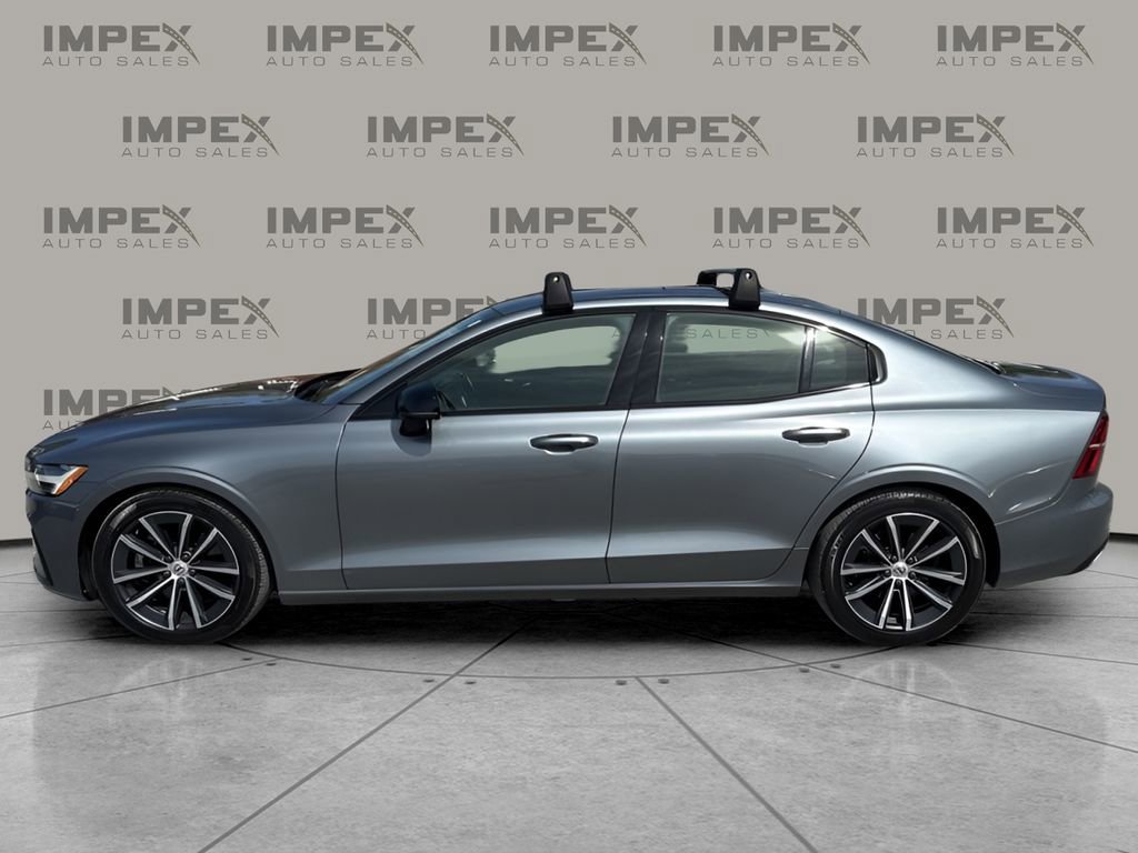 Used 2021 Volvo S60 T5 Momentum image 2