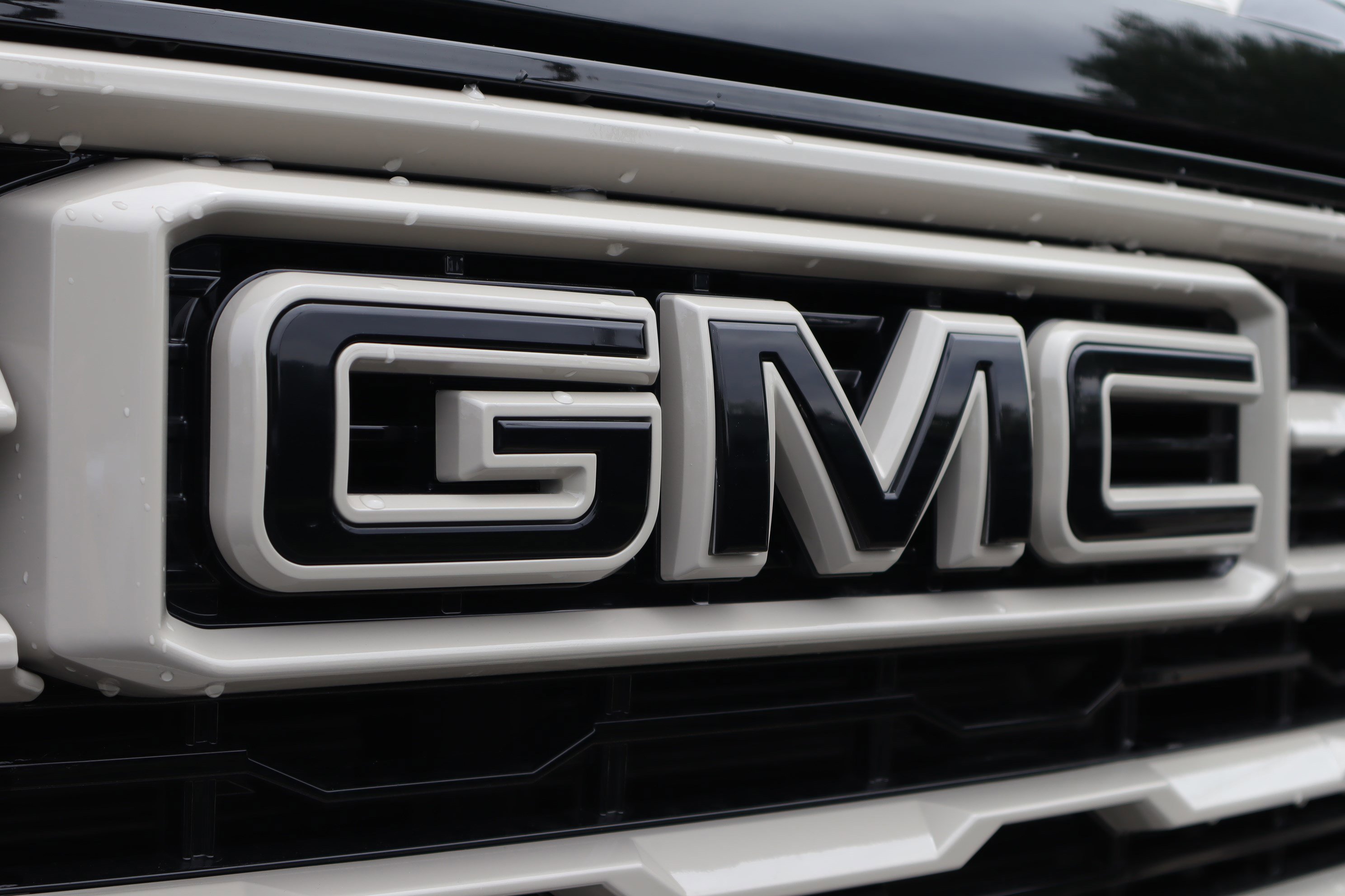 Used 2026 GMC Sierra 2500 AT4 w/ LPO, Black Badging Package AWD/4WD image 40