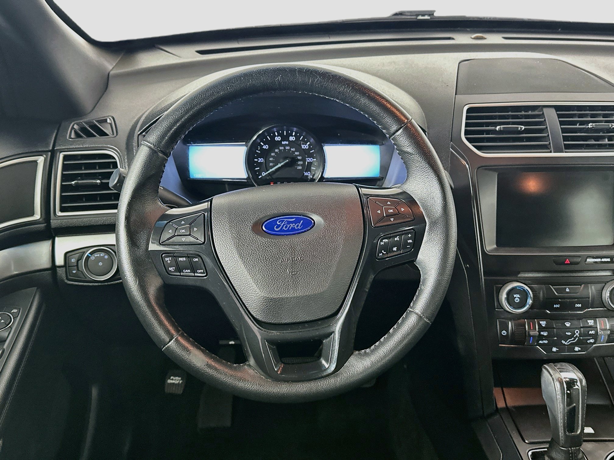 Used 2016 Ford Explorer XLT w/ Equipment Group 201A AWD/4WD image 17