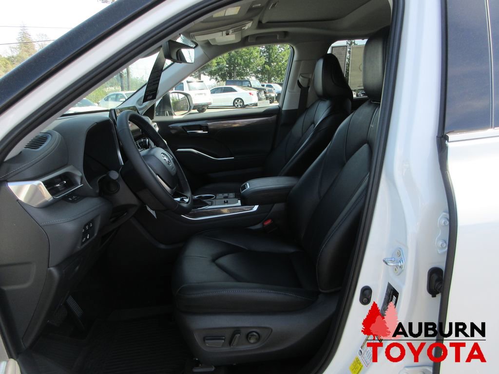 New 2026 Toyota Highlander Limited image 11