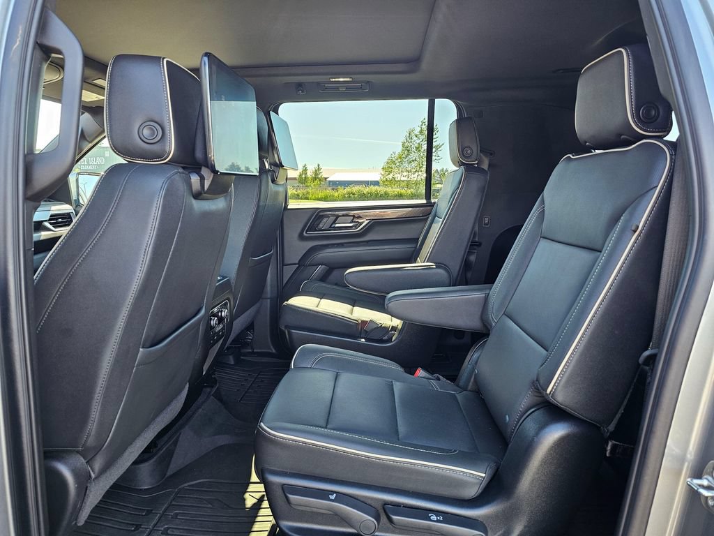 Used 2025 GMC Yukon XL Elevation w/ Elevation Premium Package AWD/4WD image 18