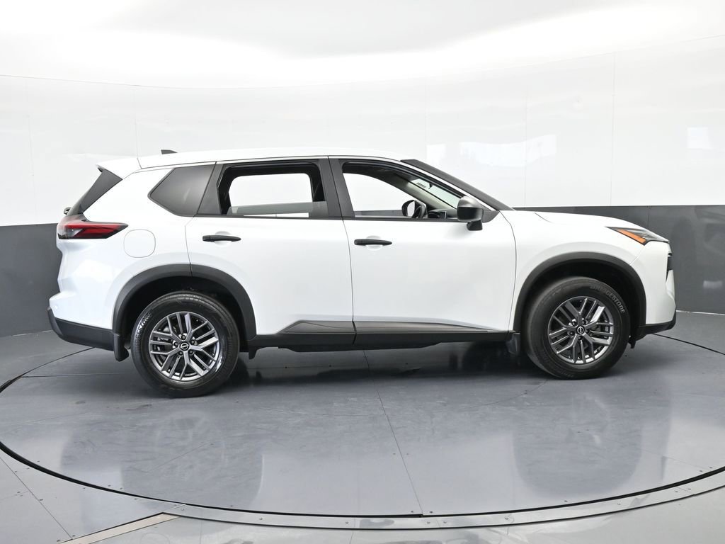 Used 2024 Nissan Rogue S image 7