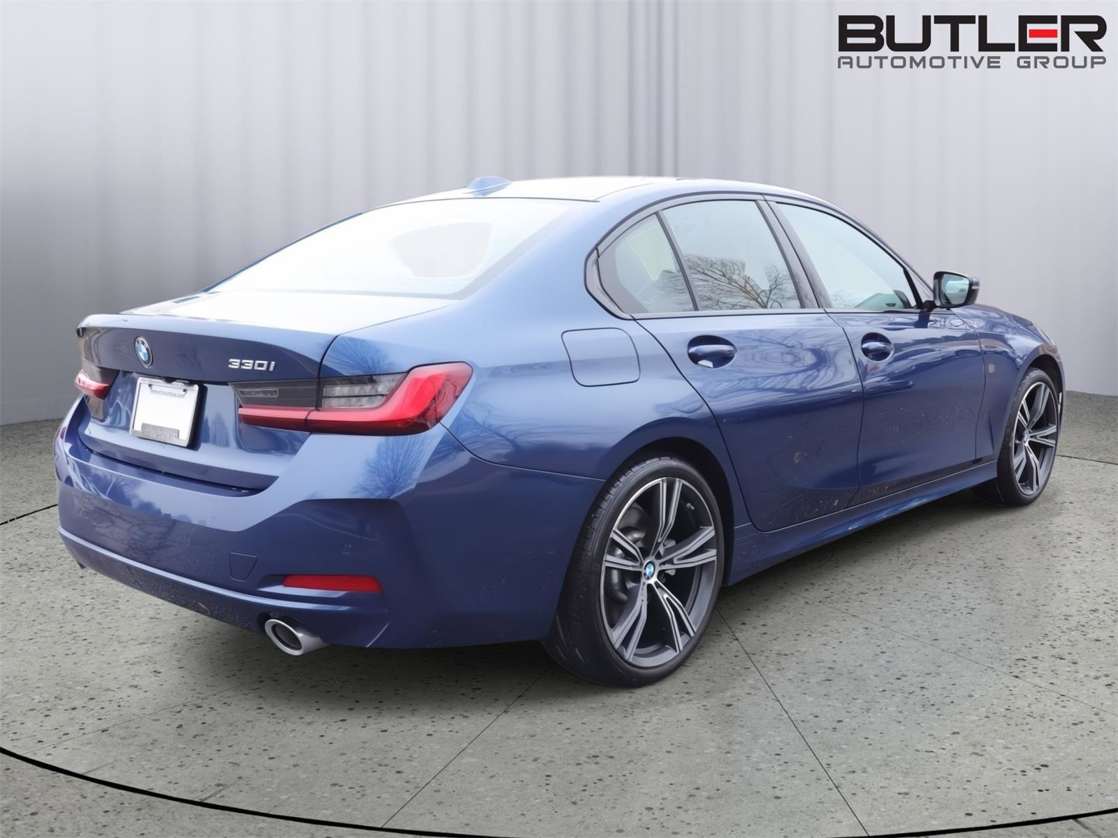 Used 2023 BMW 330i Sedan w/ Driving Assistance Package image 7
