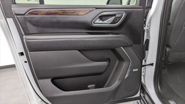 Used 2023 Chevrolet Suburban Premier image 16