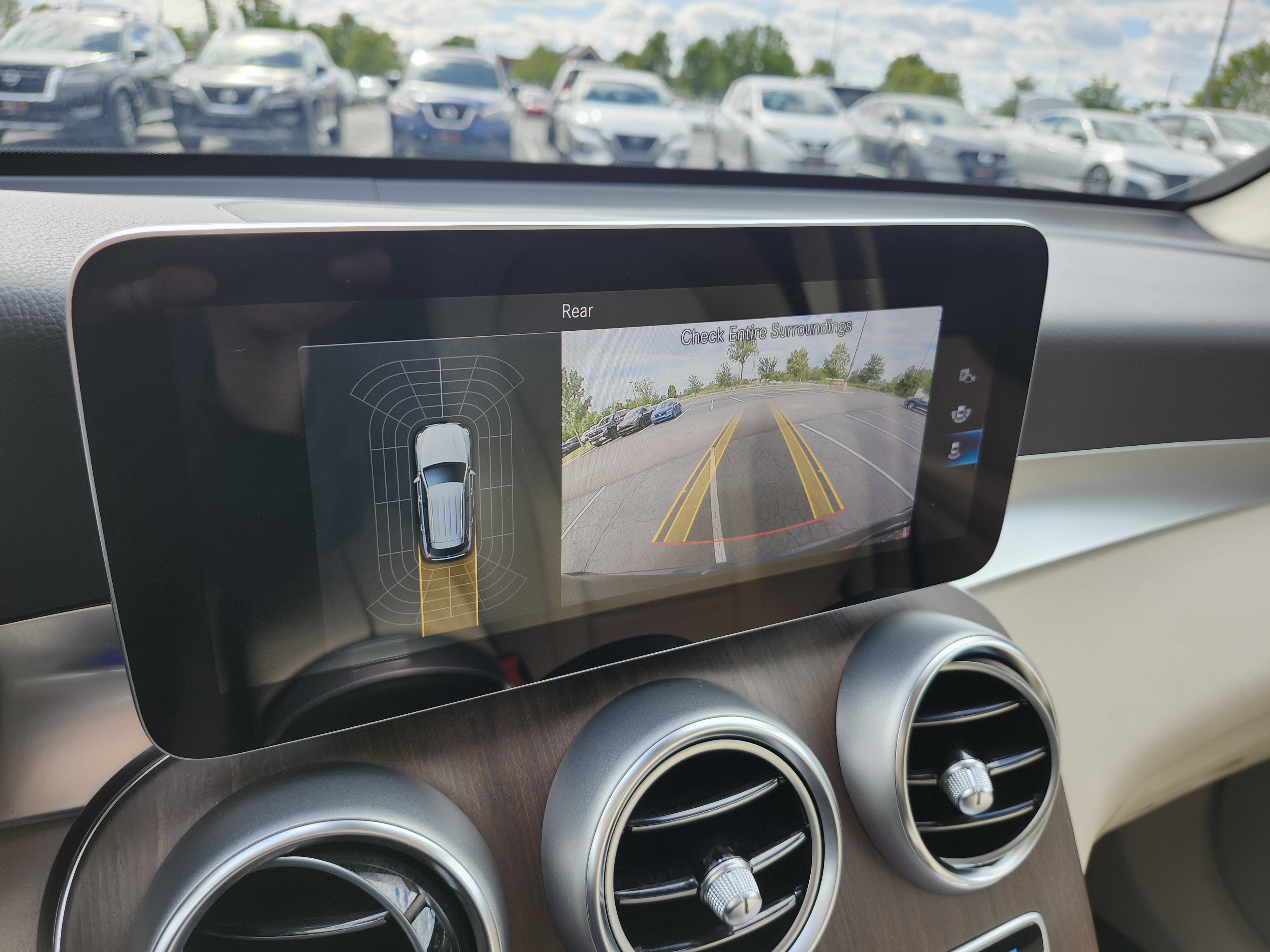 Used 2022 Mercedes-Benz GLC 300 4MATIC image 2