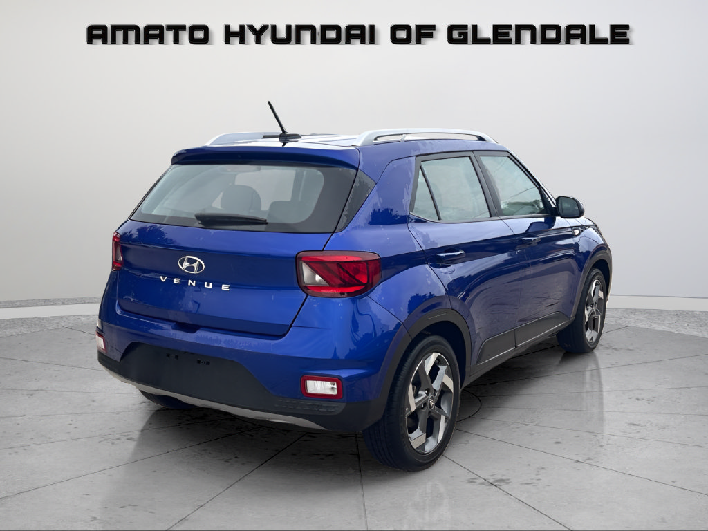 Certified 2025 Hyundai Venue SEL FWD image 3