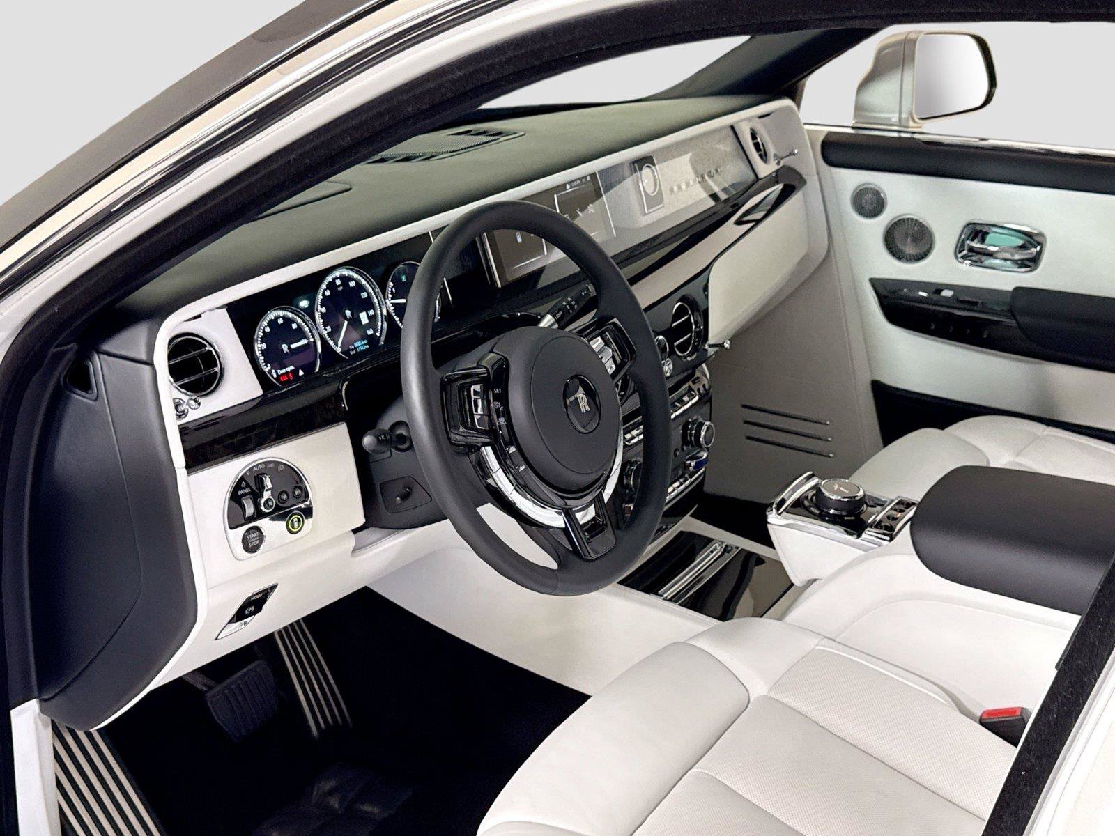Used 2023 Rolls-Royce Phantom Sedan RWD image 15