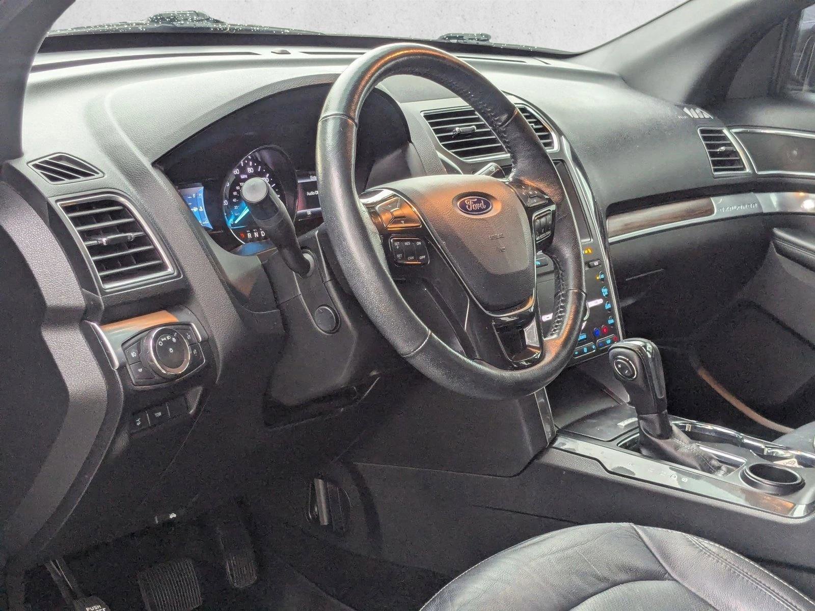 Used 2019 Ford Explorer Limited w/ Class III Trailer Tow Package FWD image 2