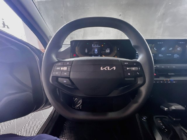 Used 2026 Kia K4 FWD image 16