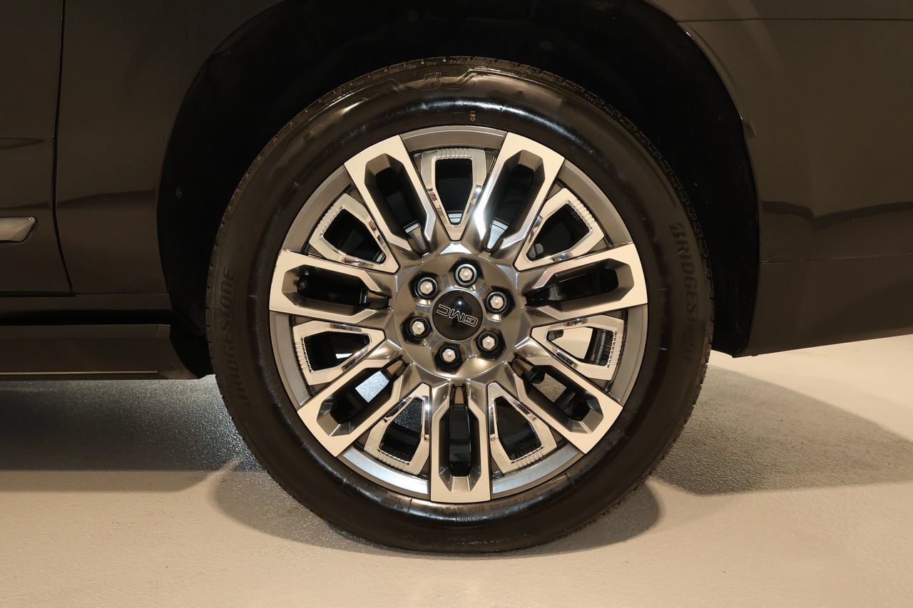 Used 2024 GMC Yukon XL Denali Ultimate AWD/4WD image 39