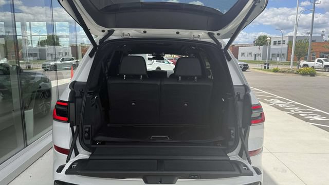 Used 2024 BMW X7 xDrive40i w/ M Sport Package AWD/4WD image 58