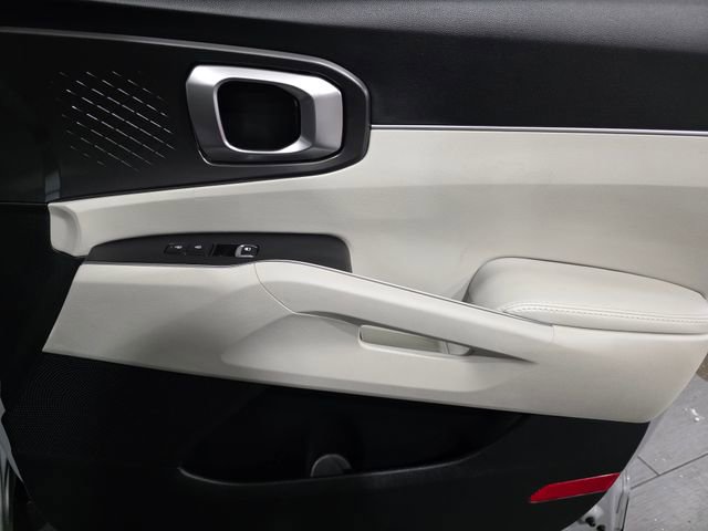 Used 2025 Kia Sorento S image 13