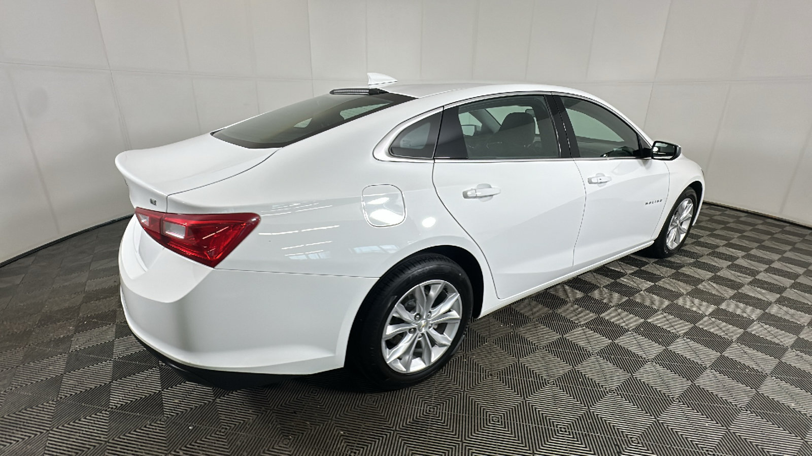 Used 2023 Chevrolet Malibu LT FWD image 3